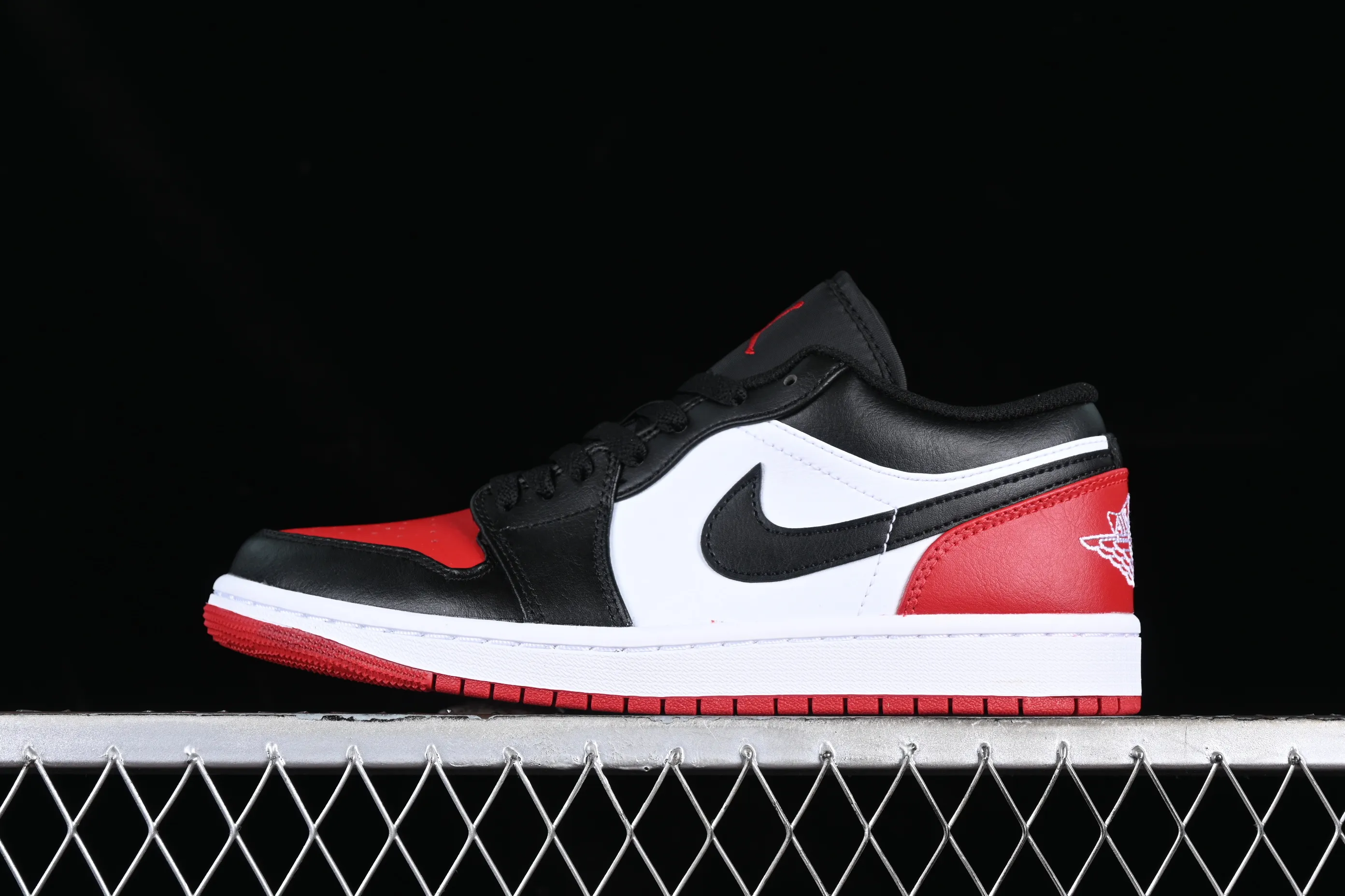 All categories Air Jordan Jordan series basketball shoes Air Jordan 1 Low G version pure original Air Jordan 1 Low SE "Bred Toe" AJ1 Joe 1 black and red low-top cultural casual sneakers 553558-161